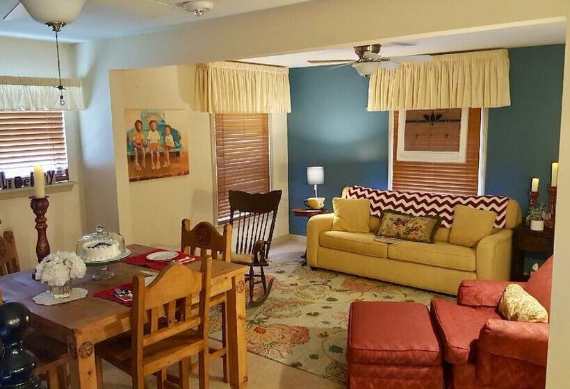 민박 The Old Liberty Schoolhouse