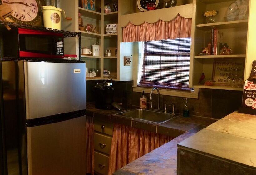 민박 The Old Liberty Schoolhouse