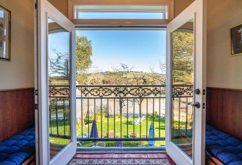 مبيت وإفطار The River Belle Inn