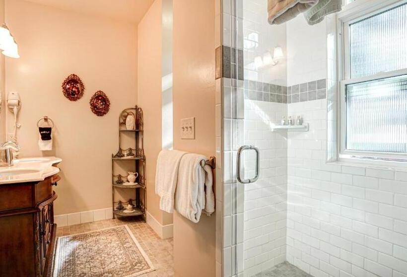 مبيت وإفطار The River Belle Inn