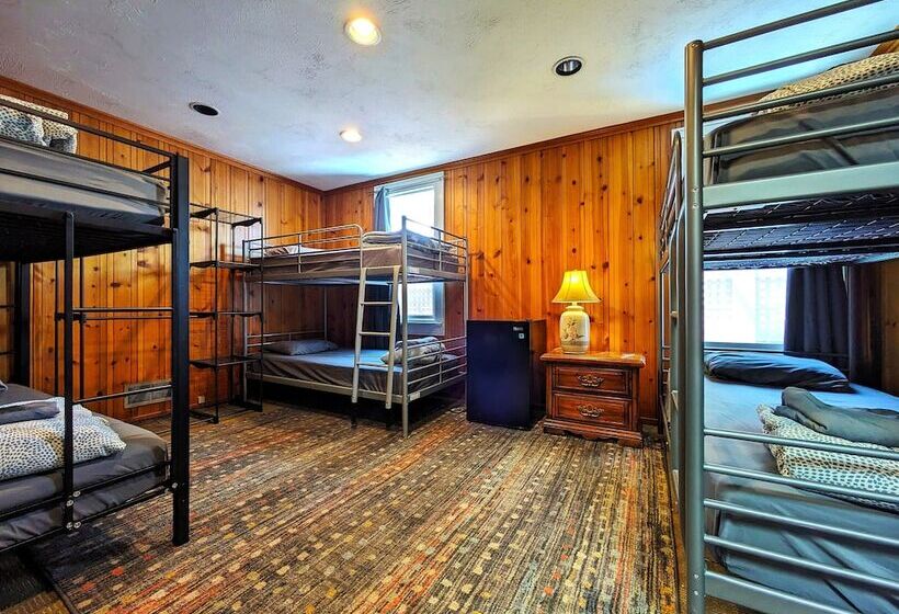 Bunk & Brew Historic Lucas House  Hostel