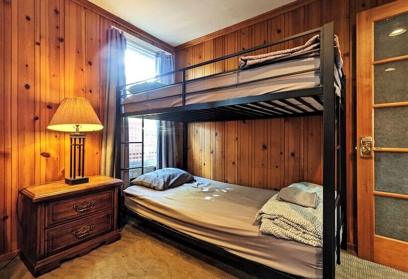 Bunk & Brew Historic Lucas House  Hostel