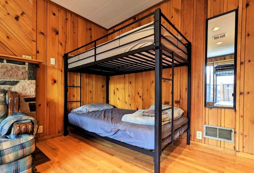 Bunk & Brew Historic Lucas House  Hostel