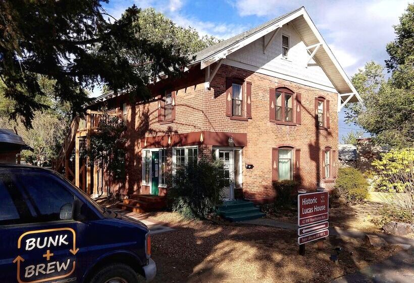 Bunk & Brew Historic Lucas House  Hostel