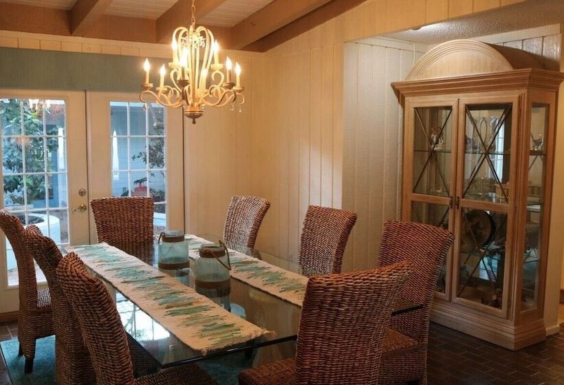 Pelican Bay Resort