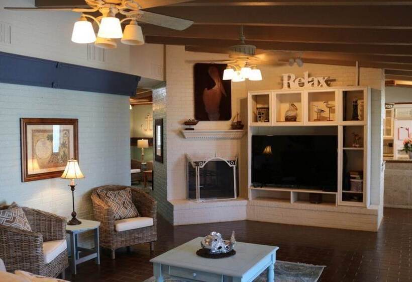 Pelican Bay Resort