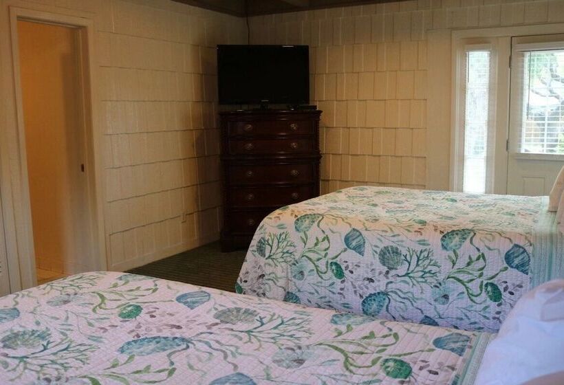 Pelican Bay Resort
