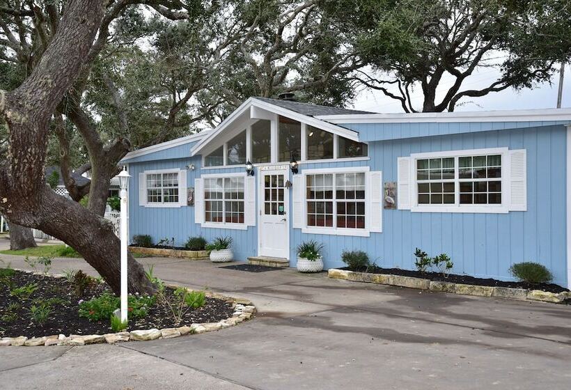 Pelican Bay Resort