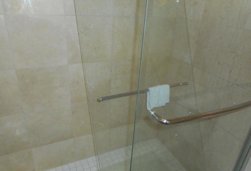 هتل Highlander Motor Inn