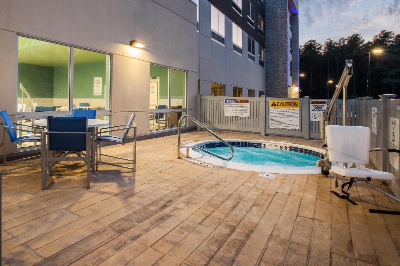 Отель Holiday Inn Express Queensbury Lake George Area, An Ihg