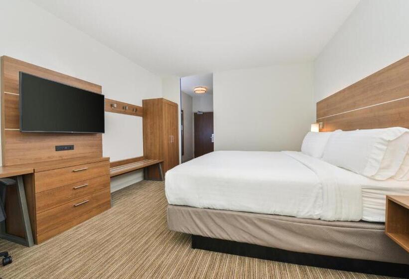 هتل Holiday Inn Express & Suites  Chadron