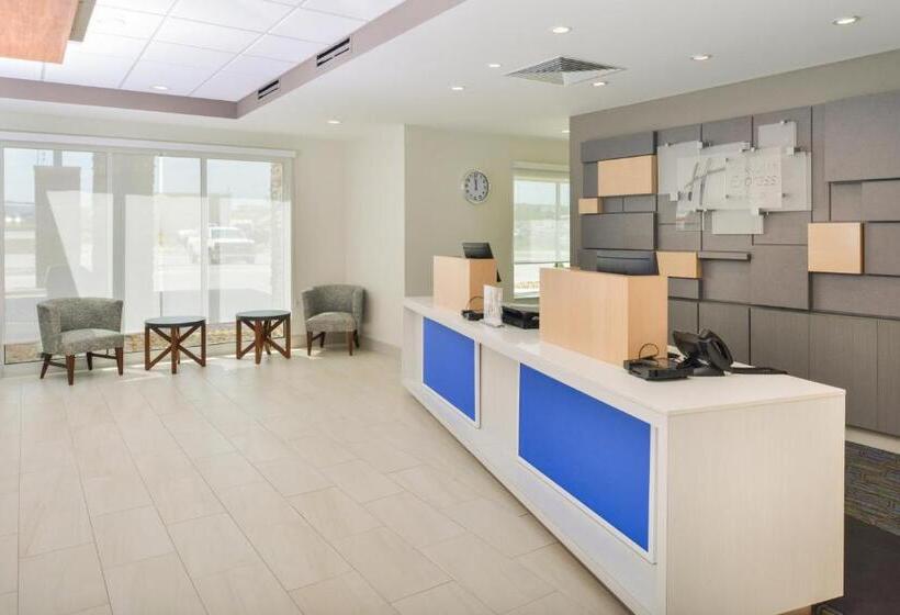 هتل Holiday Inn Express & Suites   Chadron, An Ihg