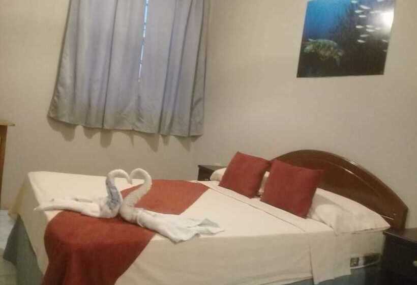 هتل Hostal Los Mantas