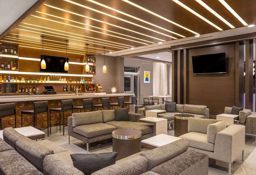 هتل Wingate By Wyndham Miami Airport