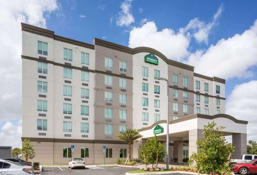 هتل Wingate By Wyndham Miami Airport