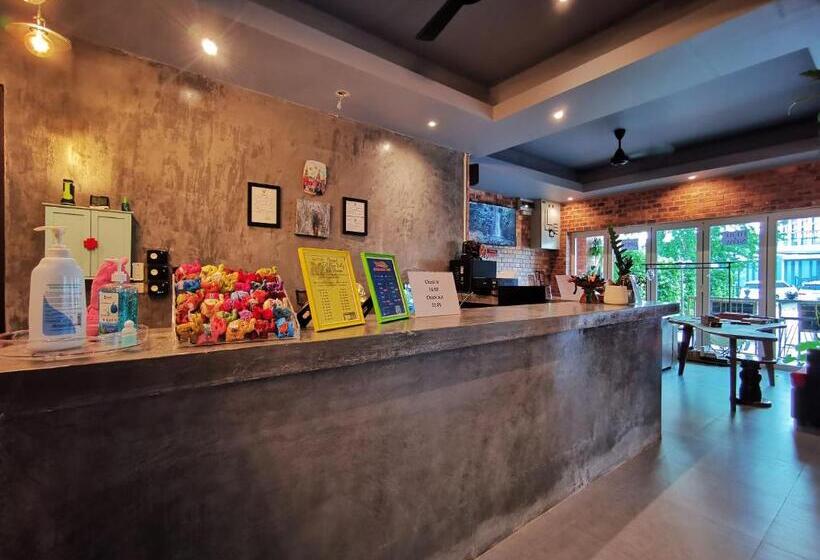 هتل Hi Samui Hostel