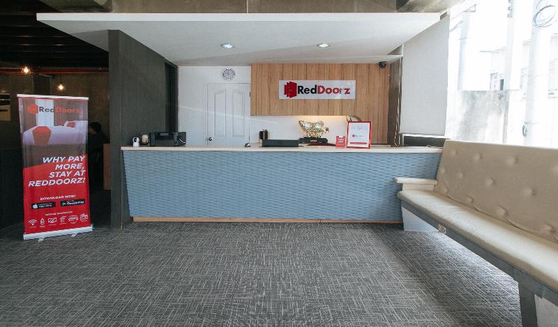 בית מלון כפרי Insular Square Mandaue City By Reddoorz