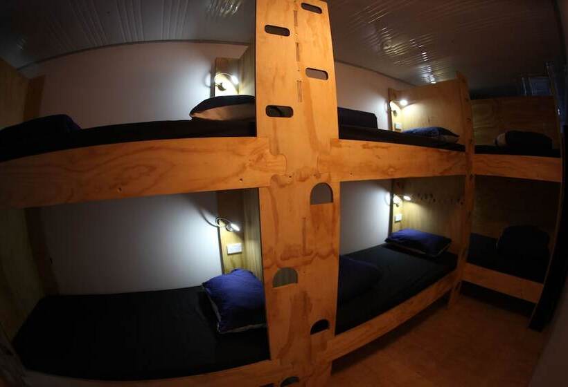 הוסטל Adventure Inn Marahau