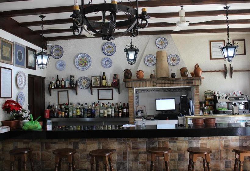 הוסטל Hostal Don Lucas