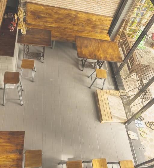 Sleepaholic Hostel