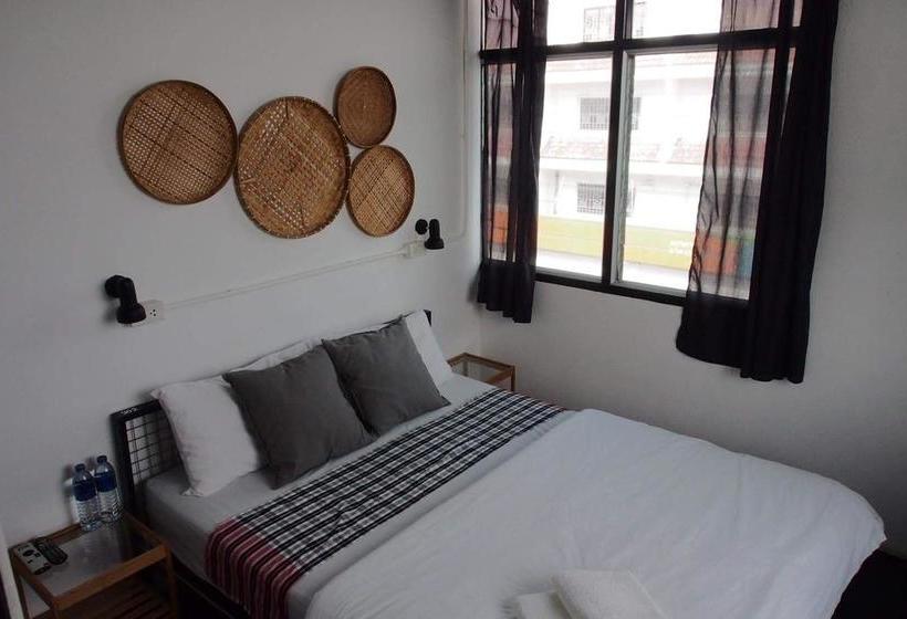 Sleepaholic Hostel