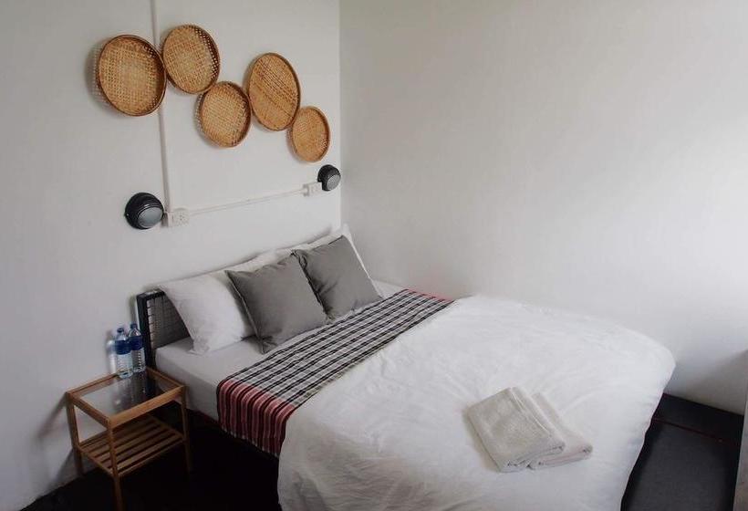 Sleepaholic Hostel