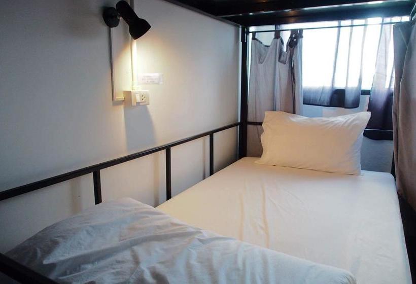 Sleepaholic Hostel