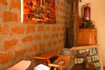 تختخواب و صبحانه Kara Tunga Safari Camp