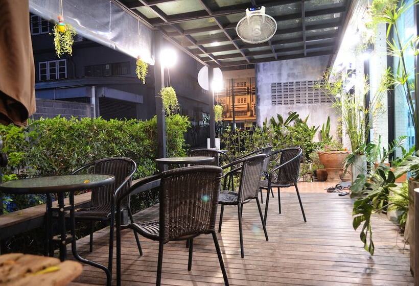 Early Bird Hostel Ayutthaya