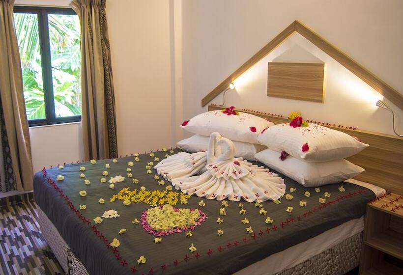 هتل Golhaa View Inn By Tes