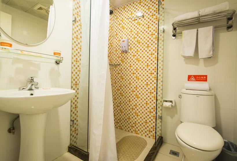 Отель Home Inn Wuhan Guanggu Pedestrian Street