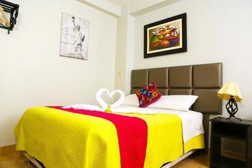 هتل Hostal Mica