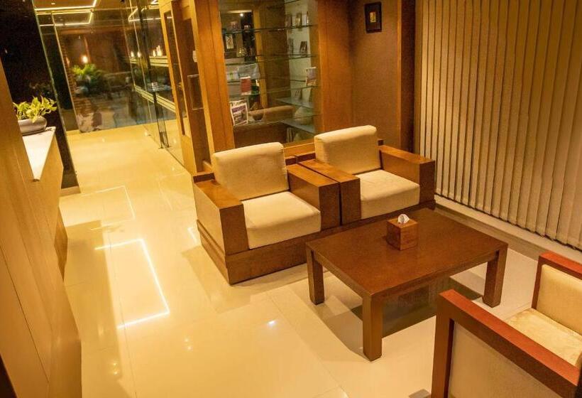 فندق Niya Regency