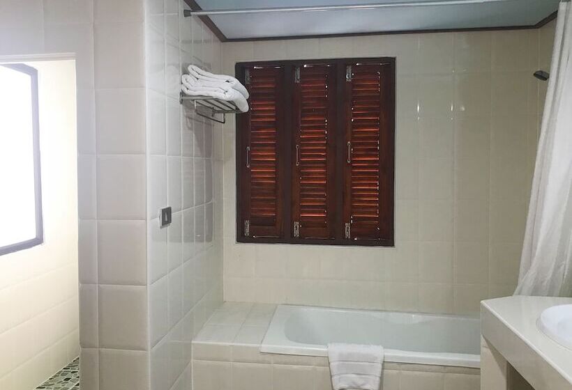 فندق Toh Buk Seng Ayutthaya