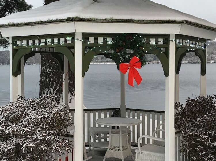 مبيت وإفطار The Lake House At Ferry Point