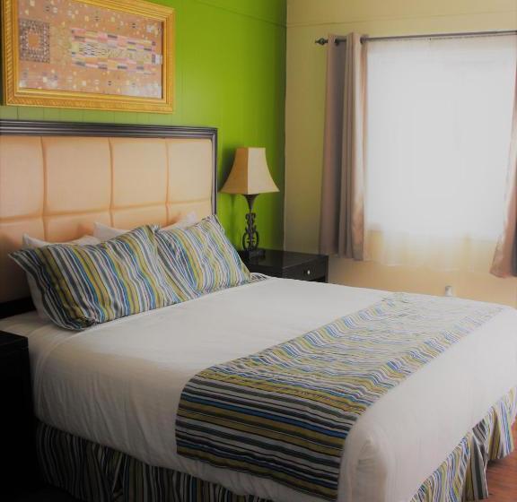 فندق Eagle Crater Lake Inn