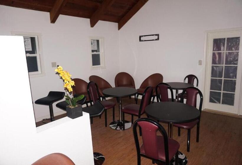 فندق Eagle Crater Lake Inn