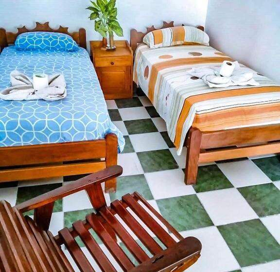 هتل El Curichal Hostel