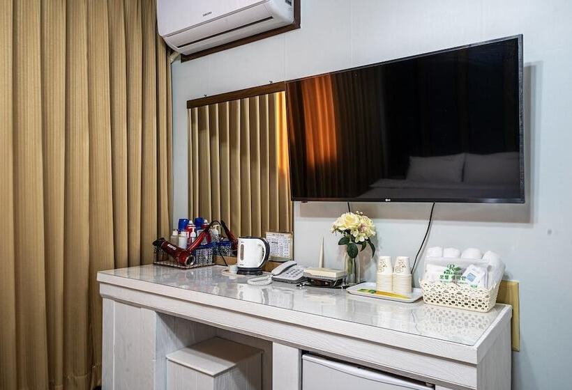 מוטל Boryeong Raemian