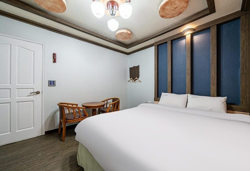 מוטל Boryeong Raemian