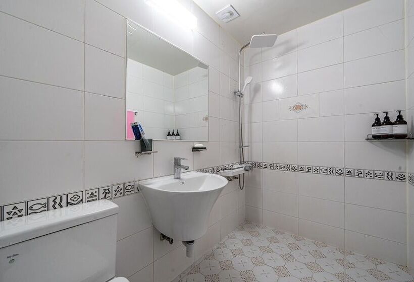 מוטל Boryeong Raemian