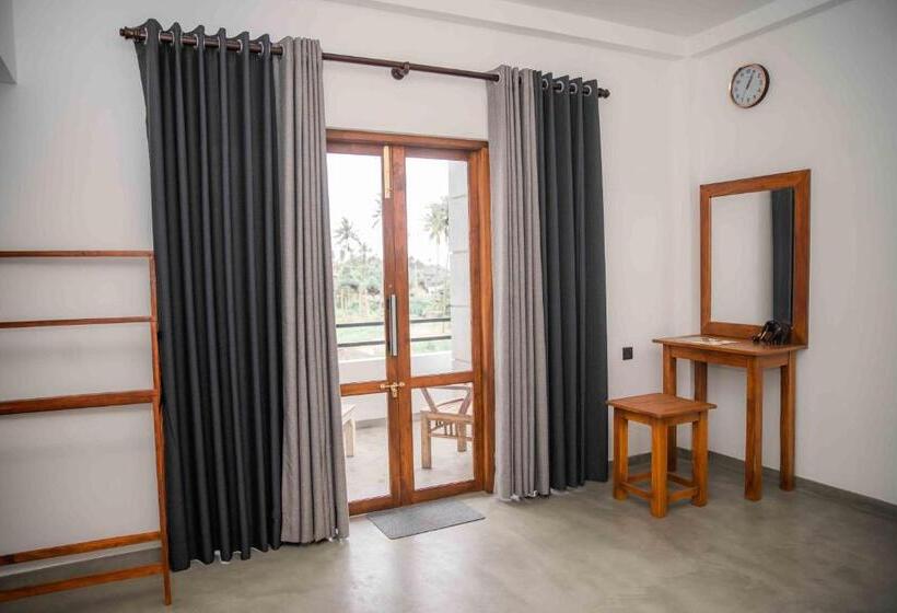 בית מלון כפרי Hirigala Beach Resort
