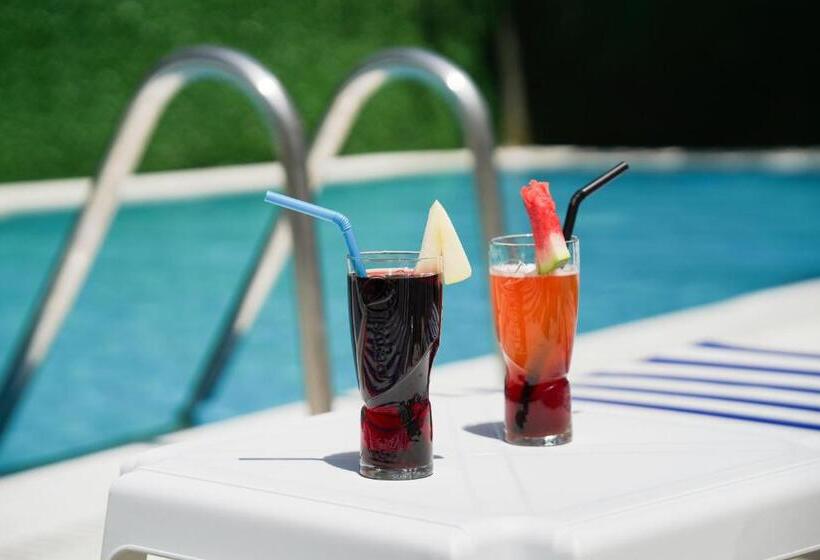 هتل Kemer Royal Beach