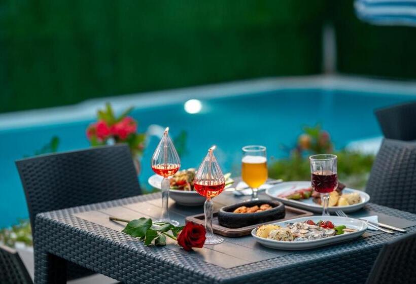 هتل Kemer Royal Beach