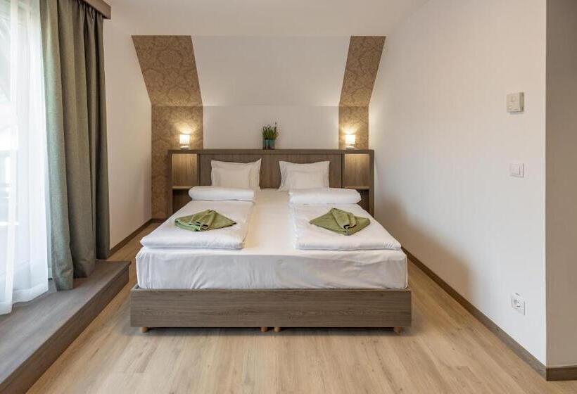 هتل Turul Villa