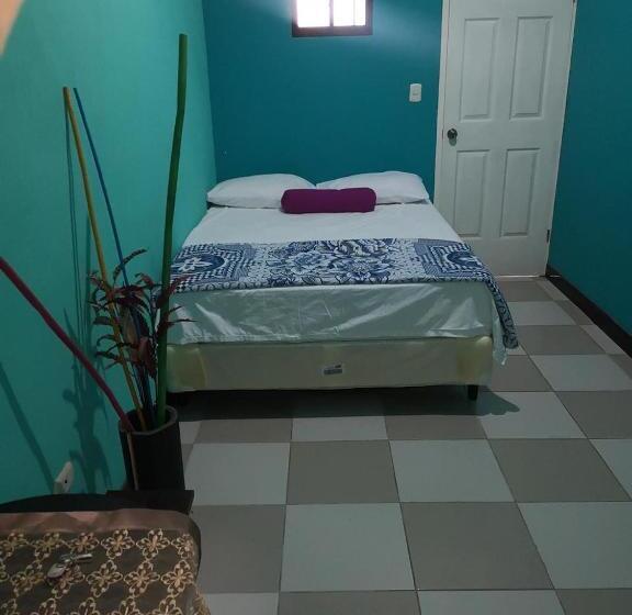 پانسیون Hostal Casaca
