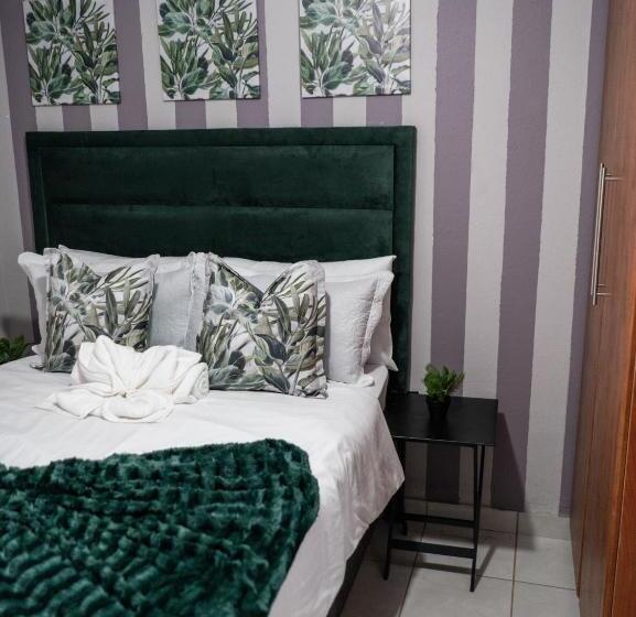 펜션 Plein On Suid Guesthouse