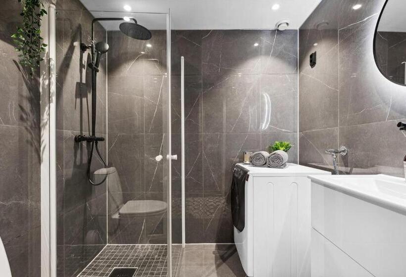 Pensione Happy Days Relaxing Room With Smart Solutions Shared Apartment With One Other Bedroom