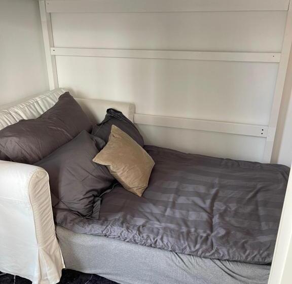Pensione Happy Days Relaxing Room With Smart Solutions Shared Apartment With One Other Bedroom