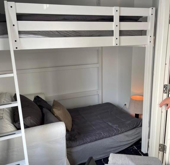 Pensione Happy Days Relaxing Room With Smart Solutions Shared Apartment With One Other Bedroom